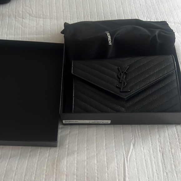 - Saint Laurent Monogram black YSL Envelope Chain. - Picture 7 of 8